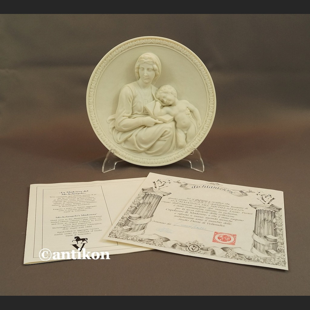 Relief  rzeźba alabastrowa Madonna z dzieciątkiem 