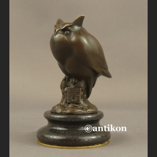 Sowa rzeźba z brązu symbol mądrości i nauki 