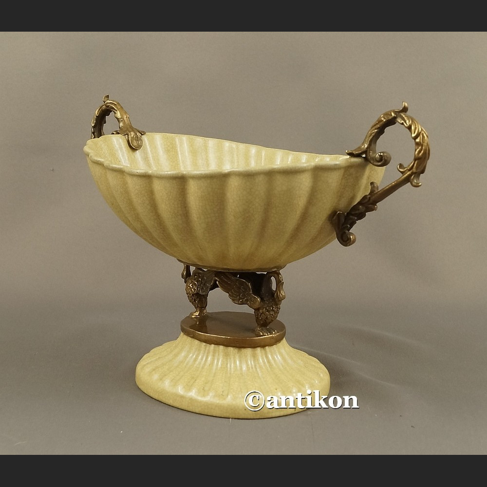 Porcelanowa paterka do łakoci patera z butodziobami brązem Porcelanowa paterka do łakoci patera z butodziobami brązem