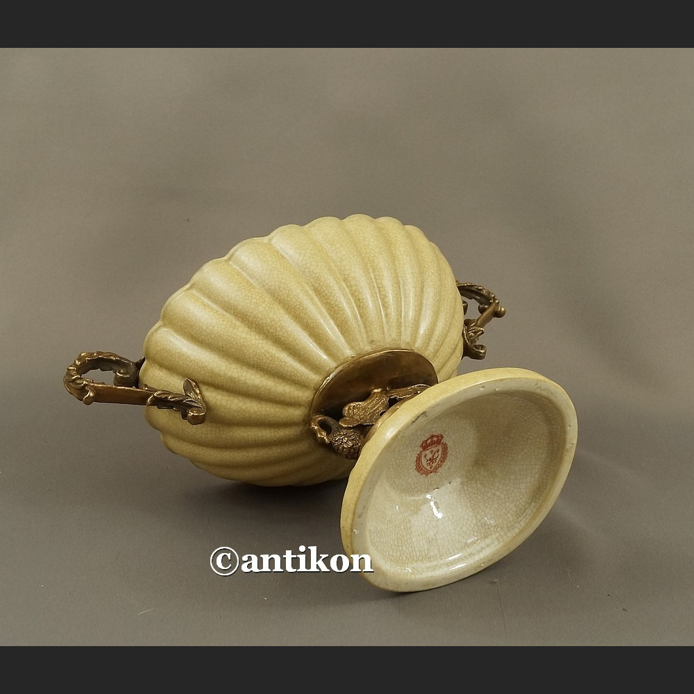 Porcelanowa paterka do łakoci patera z butodziobami brązem Porcelanowa paterka do łakoci patera z butodziobami brązem