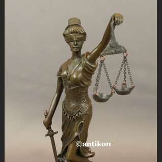 Figurka Temidy  z brązu prezent dla prawnika 