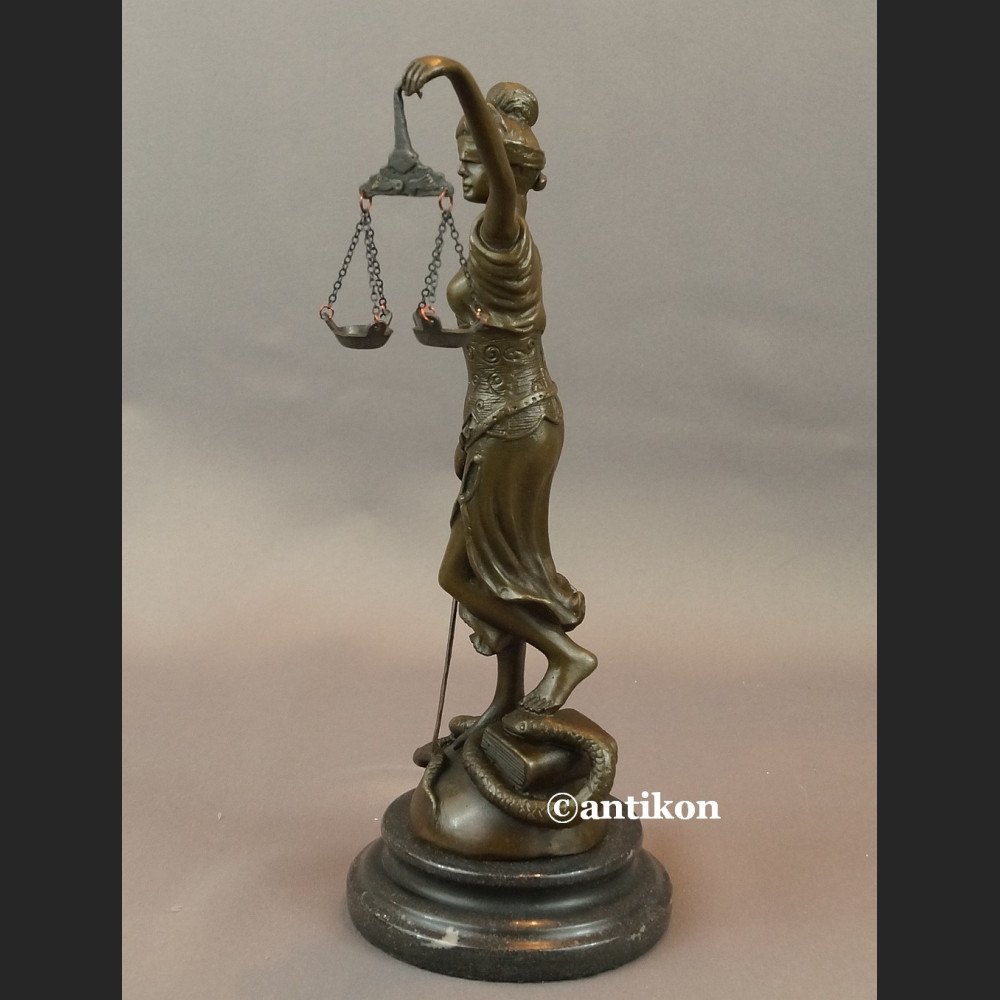 Figurka Temidy  z brązu prezent dla prawnika 