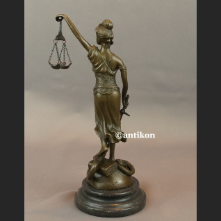 Figurka Temidy  z brązu prezent dla prawnika 