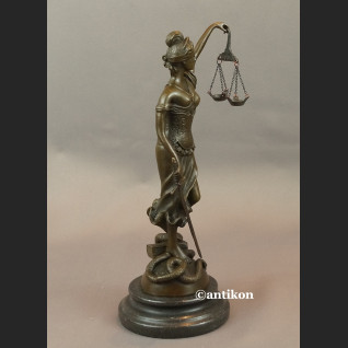Figurka Temidy  z brązu prezent dla prawnika 