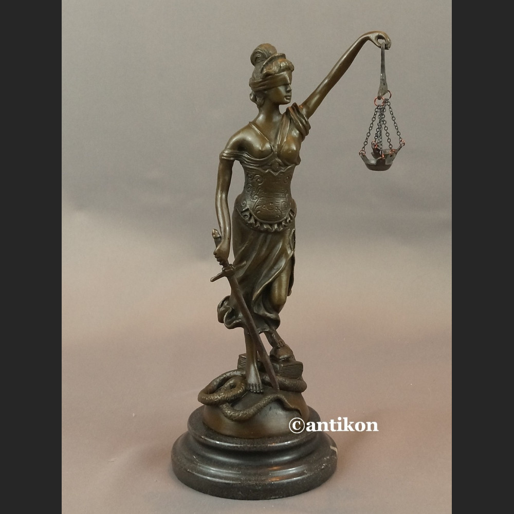 Figurka Temidy  z brązu prezent dla prawnika