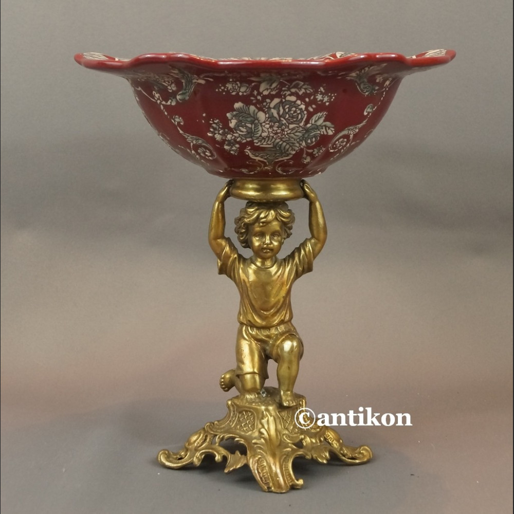 Patera czerwona z chłopcem Patera czerwona z chłopcem