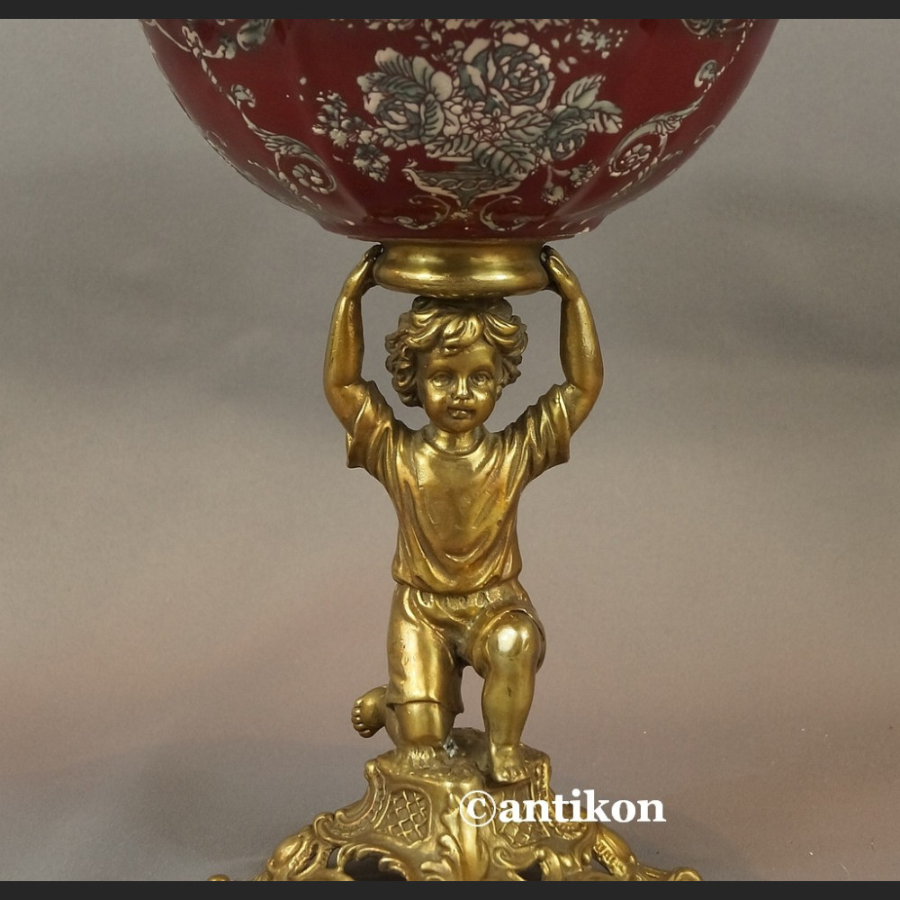 Patera czerwona z chłopcem Patera czerwona z chłopcem