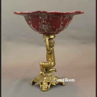 Patera czerwona z chłopcem Patera czerwona z chłopcem