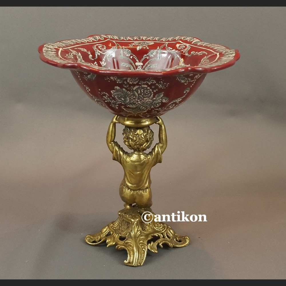 Patera czerwona z chłopcem Patera czerwona z chłopcem