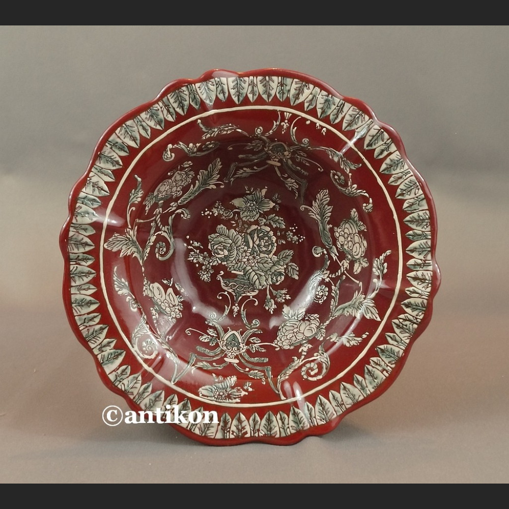 Patera czerwona z chłopcem Patera czerwona z chłopcem