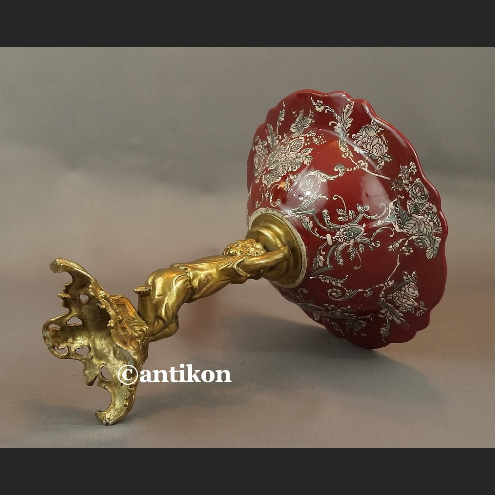 Patera czerwona z chłopcem Patera czerwona z chłopcem