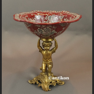 Patera czerwona z chłopcem 