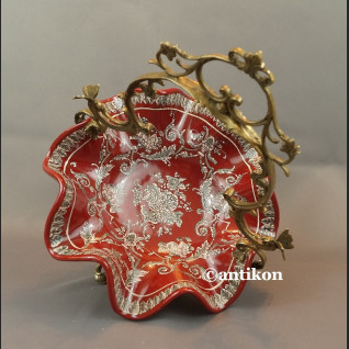 Koszyk czerwony porcelanowy na łakocie patera