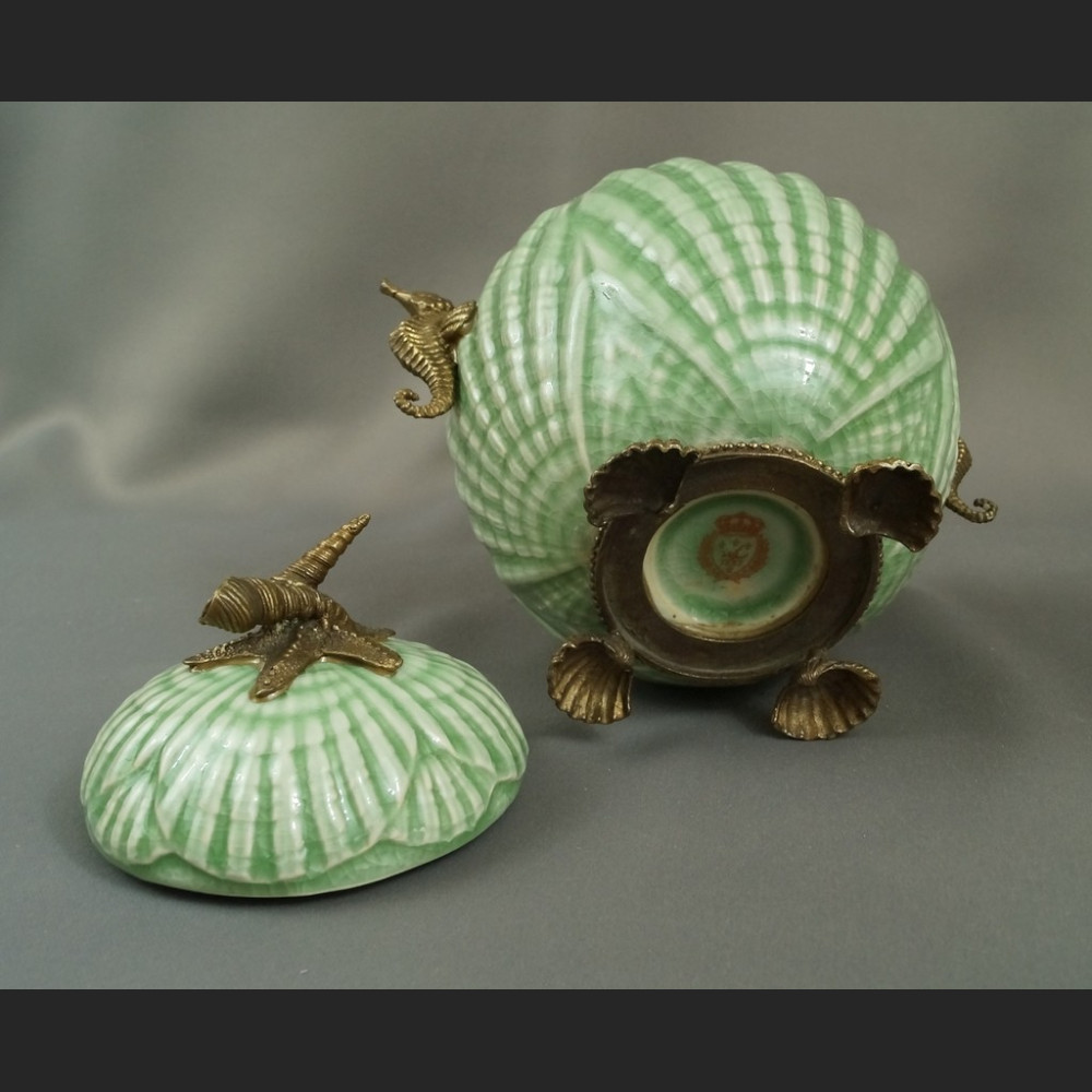 Bomboniera porcelanowa szkatuła z konikami morskimi 