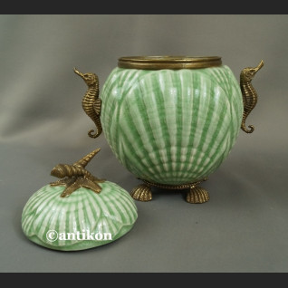 Bomboniera porcelanowa szkatuła z konikami morskimi 