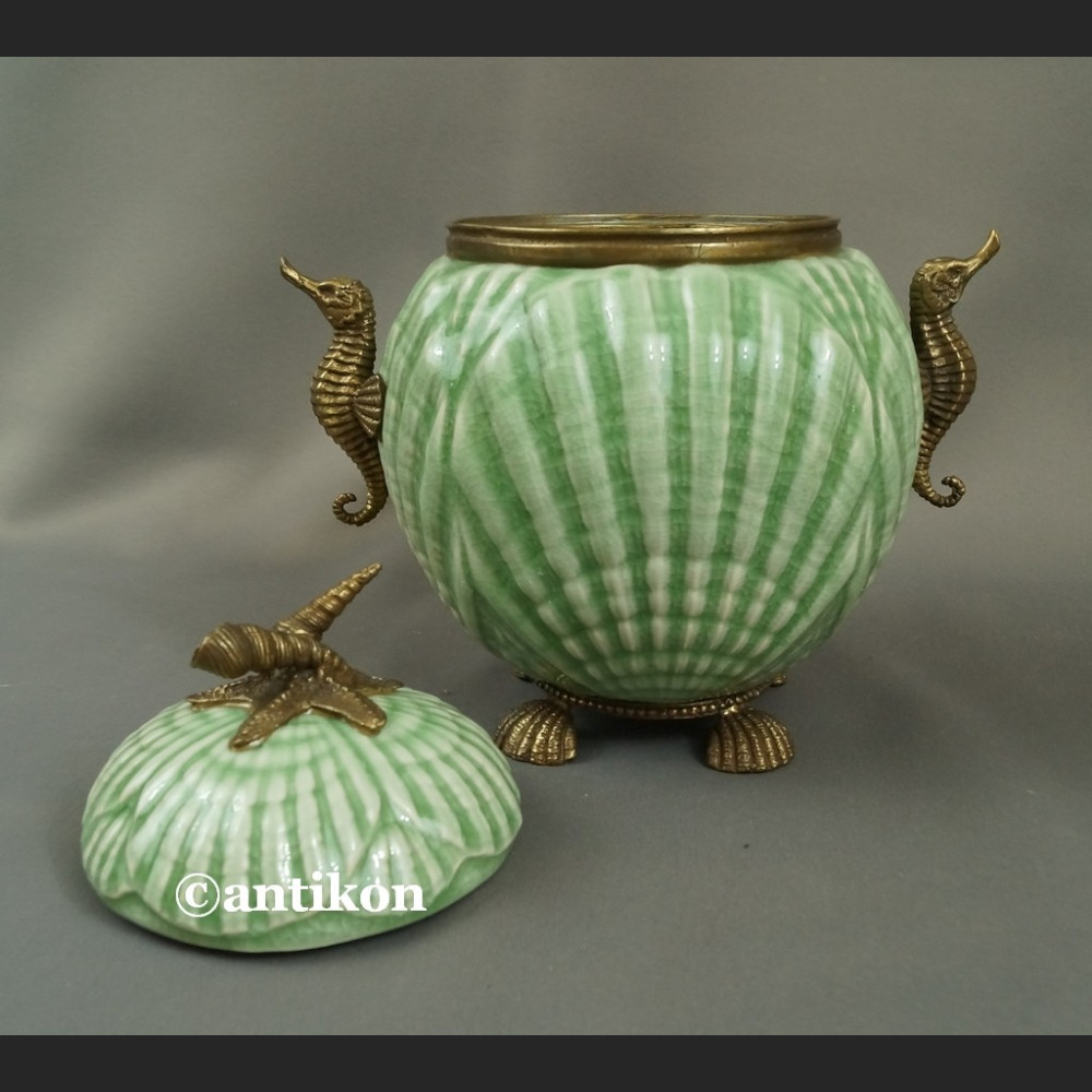 Bomboniera porcelanowa szkatuła z konikami morskimi 