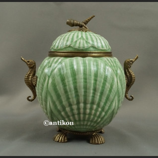 Bomboniera porcelanowa szkatuła z konikami morskimi 