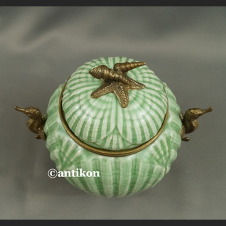 Bomboniera porcelanowa szkatuła z konikami morskimi 