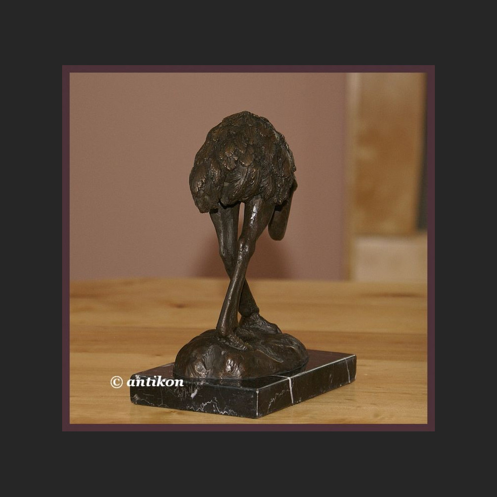 Struś rzeźba z brązu znakomita  Struś rzeźba z brązu znakomita