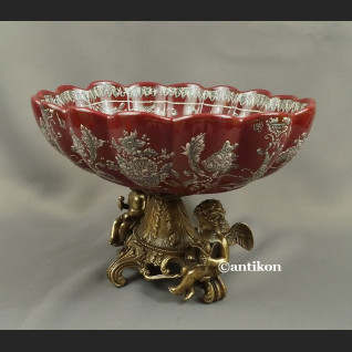 Patera barokowa czerwona z figurami aniołów Patera barokowa czerwona z figurami aniołów