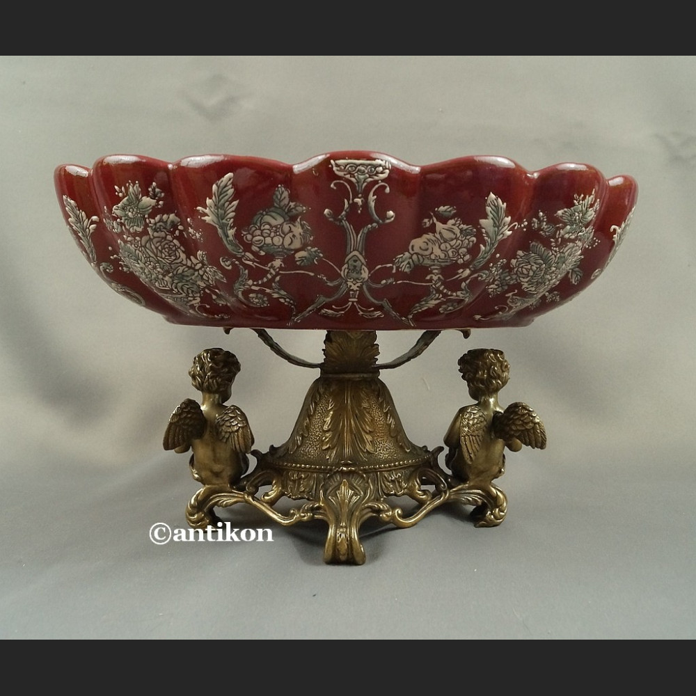 Patera barokowa czerwona z figurami aniołów Patera barokowa czerwona z figurami aniołów