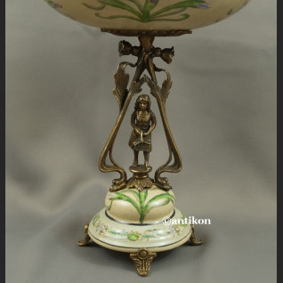 Secesyjna patera z irysami porcelna z brązem Patera na stopie duża fantazyjna
- 3 Secesyjna patera z irysami porcelna z brązem Patera na stopie duża fantazyjna
- 3