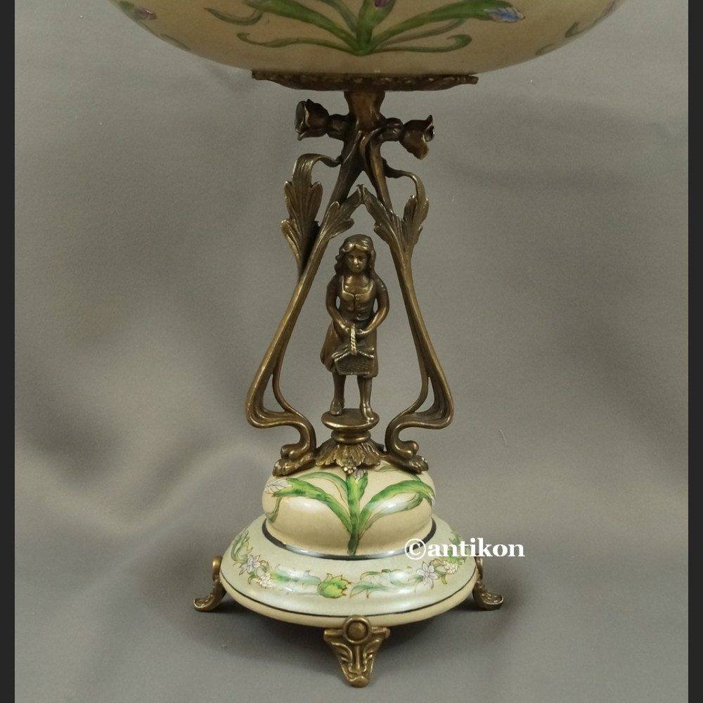 Secesyjna patera z irysami porcelna z brązem Patera na stopie duża fantazyjna
- 3 Secesyjna patera z irysami porcelna z brązem Patera na stopie duża fantazyjna
- 3