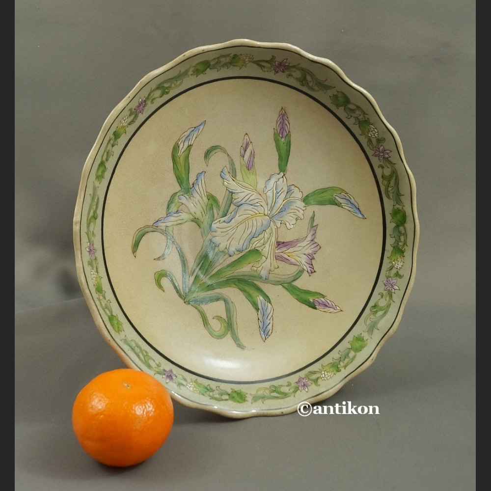 Secesyjna patera z irysami porcelna z brązem Patera na stopie duża fantazyjna
- 2 Secesyjna patera z irysami porcelna z brązem Patera na stopie duża fantazyjna
- 2