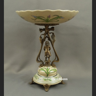 Secesyjna patera z irysami porcelna z brązem Patera na stopie duża fantazyjna
- 4 Secesyjna patera z irysami porcelna z brązem Patera na stopie duża fantazyjna
- 4