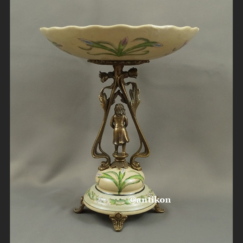 Secesyjna patera z irysami porcelna z brązem Patera na stopie duża fantazyjna
- 4 Secesyjna patera z irysami porcelna z brązem Patera na stopie duża fantazyjna
- 4