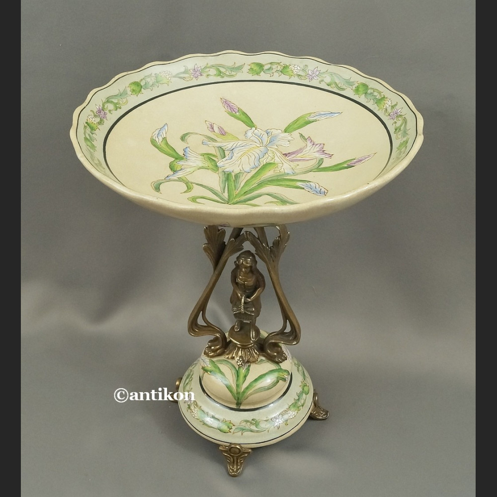 Secesyjna patera z irysami porcelna z brązem Patera na stopie duża fantazyjna
- 5 Secesyjna patera z irysami porcelna z brązem Patera na stopie duża fantazyjna
- 5