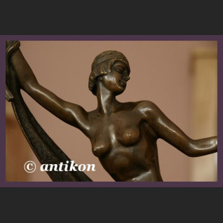 WSPANIAŁY BRĄZ TANCERKA Z SZALEM RZEŹBA ART DECO AKT SYGNOWANY WSPANIAŁY BRĄZ TANCERKA Z SZALEM RZEŹBA ART DECO AKT SYGNOWANY