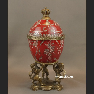 Jajo z lwami a la Faberge porcelanowa szkatuła 