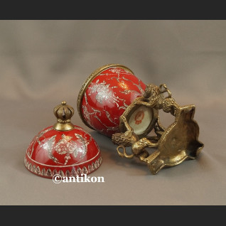Jajo z lwami a la Faberge porcelanowa szkatuła 