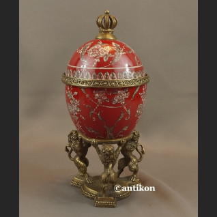 Jajo z lwami a la Faberge porcelanowa szkatuła 