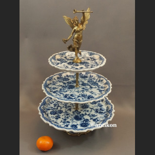 Trzypiętrowa patera wzór cebulowy etażerka porcelana z brązem Trzypiętrowa patera wzór cebulowy etażerka porcelana z brązem