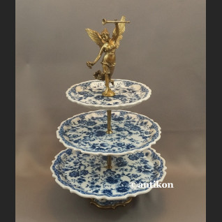 Trzypiętrowa patera wzór cebulowy etażerka porcelana z brązem Trzypiętrowa patera wzór cebulowy etażerka porcelana z brązem