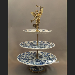 Trzypiętrowa patera wzór cebulowy etażerka porcelana z brązem Trzypiętrowa patera wzór cebulowy etażerka porcelana z brązem