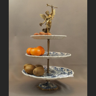 Trzypiętrowa patera wzór cebulowy etażerka porcelana z brązem Trzypiętrowa patera wzór cebulowy etażerka porcelana z brązem
