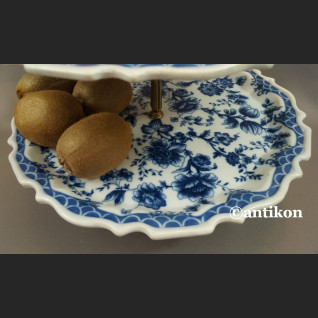 Trzypiętrowa patera wzór cebulowy etażerka porcelana z brązem Trzypiętrowa patera wzór cebulowy etażerka porcelana z brązem