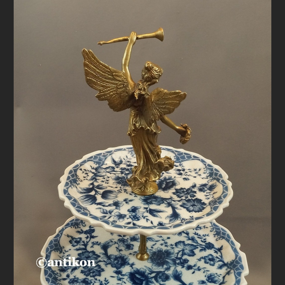 Trzypiętrowa patera wzór cebulowy etażerka porcelana z brązem Trzypiętrowa patera wzór cebulowy etażerka porcelana z brązem