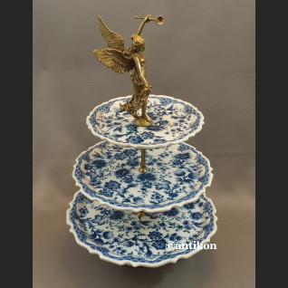Trzypiętrowa patera wzór cebulowy etażerka porcelana z brązem Trzypiętrowa patera wzór cebulowy etażerka porcelana z brązem