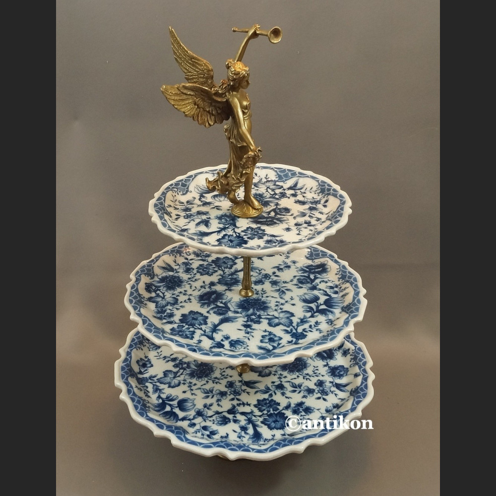 Trzypiętrowa patera wzór cebulowy etażerka porcelana z brązem Trzypiętrowa patera wzór cebulowy etażerka porcelana z brązem