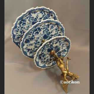 Trzypiętrowa patera wzór cebulowy etażerka porcelana z brązem Trzypiętrowa patera wzór cebulowy etażerka porcelana z brązem
