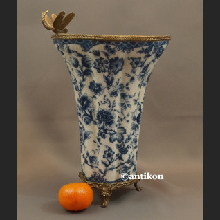 Wazon wzór cebulowy z ważką porcelana z brązem Wazon wzór cebulowy z ważką porcelana z brązem