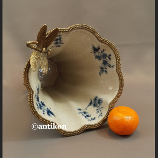 Wazon wzór cebulowy z ważką porcelana z brązem Wazon wzór cebulowy z ważką porcelana z brązem