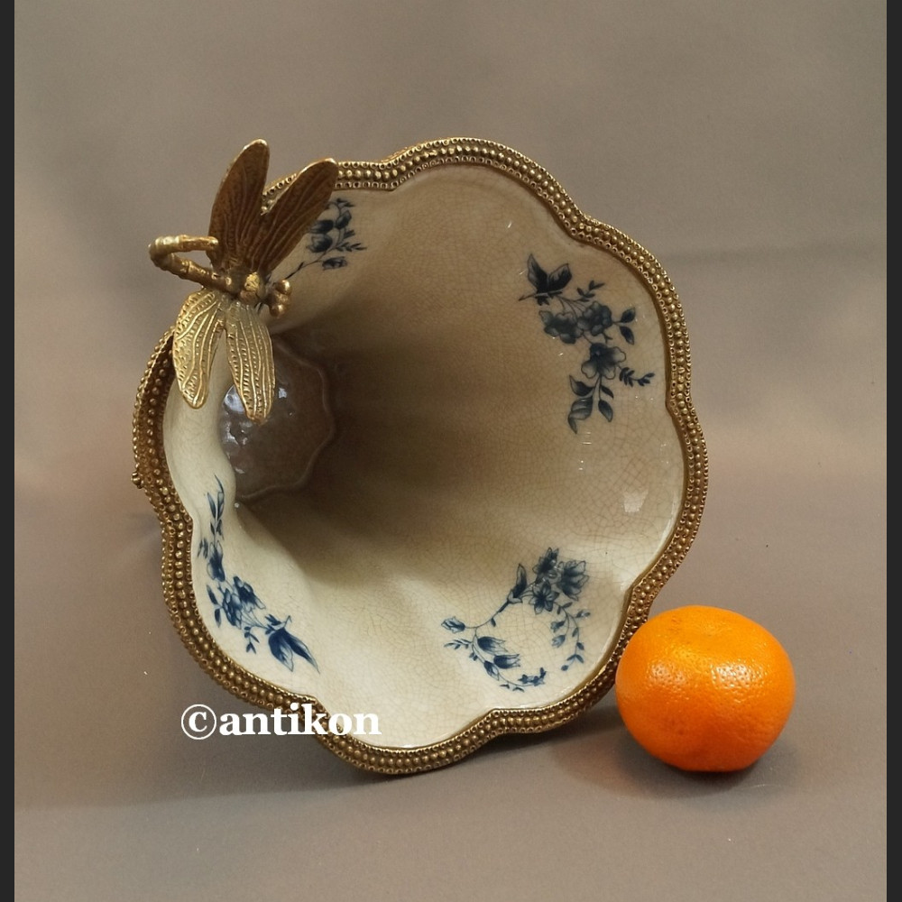 Wazon wzór cebulowy z ważką porcelana z brązem Wazon wzór cebulowy z ważką porcelana z brązem