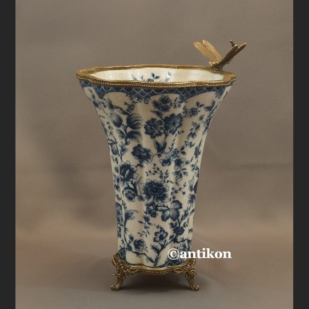 Wazon wzór cebulowy z ważką porcelana z brązem Wazon wzór cebulowy z ważką porcelana z brązem