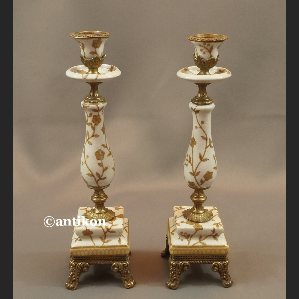 Para  świeczników jasna porcelana 