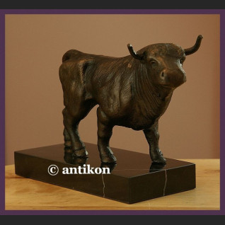 Byk masywana figura 